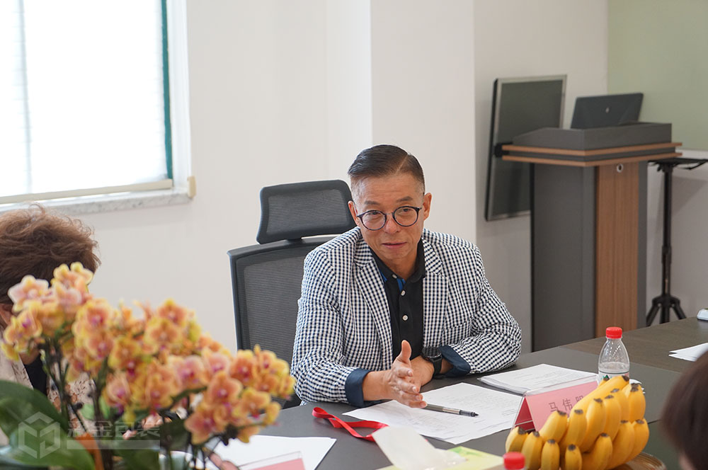 1685780968654212.jpg 大會主持人宣讀 2022 年年度股東大會決議(草案).JPG