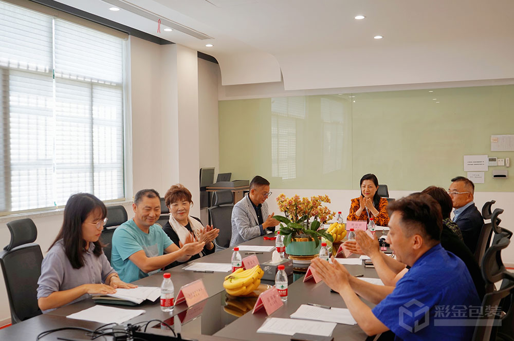 1685781229126767.jpg 統計表決票并由主持人宣讀表決結果。 .jpg